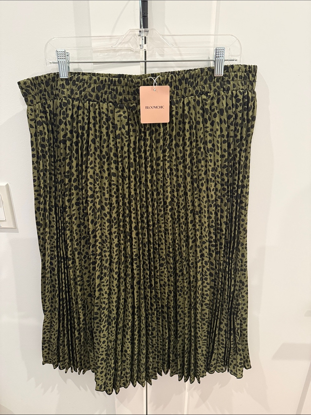 NWT BloomChic Olive Green and Black Pleated Midi Skirt size 2X 18-20
